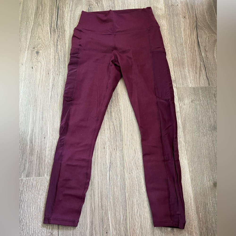 FABLETICS BURGUNDY CAPRI LEGGINGS